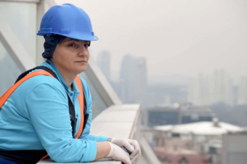 Camcı-Temizlik-personeli cephe temizleme şirketleri